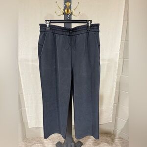 Lululemon Athletica Women’s Softstreme High-Rise Wide-Leg Cropped Pant